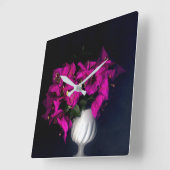 Horloge Carrée Cœur rose dans le noir (Angle)