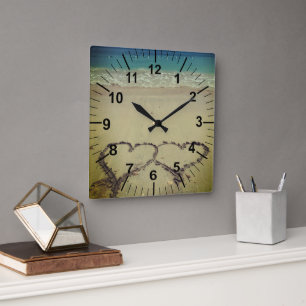 Horloge Carrée Coeurs de thème de plage en sable