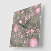 Horloge Carrée Coeurs Whimsical rose et gris, oiseaux et fleurs (Angle)