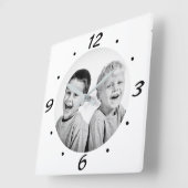 Horloge Carrée Collage photo moderne en noir et blanc (Angle)