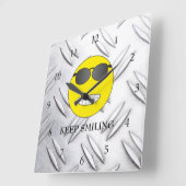 Horloge Carrée Continuez à sourire (Angle)