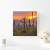 Horloge Carrée Coucher de soleil de cactus du désert, Arizona (Maison)