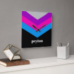 Horloge Carrée Coupe de coupe-vent vintage Couleur de fléchettes<br><div class="desc">Un design audacieux et graphique aux tons colorés de noir, violet, rose et bleu — avec un bloc de couleur amusant pour ajouter votre nom ou n'importe quel texte. Le motif rayé est un retour en arrière branché vers les brise-vent des années 80 et 90 avec des poinçons de couleur....</div>