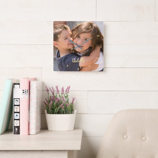Horloge Carrée Create Custom Personalized Baby Kids Photo Nom (Salle de lecture)