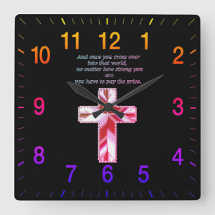 Horloge Carrée Croix de crucifix d'arc-en-ciel avec l'énonciation
