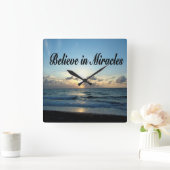 HORLOGE CARRÉE CROYEZ EN MIRACLES DE DIEU (Maison)