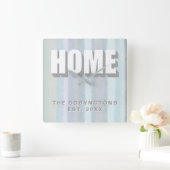 Horloge Carrée Custom Home Nom de famille pastel rayures neutres (Maison)