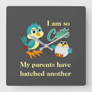Horloge Carrée Cute bird hatching green cartoon baby announcement