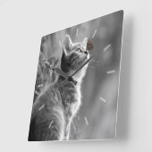 Horloge Carrée Cute chaton gris avec papillon sur le nez (Angle)