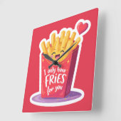 Horloge Carrée Cute Valentine French Fries Pun (Angle)