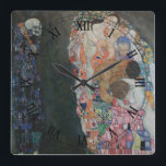 Horloge Carrée Décès et vie par Gustav Klimt Art Nouveau Vintage<br><div class="desc">Death and Life (1908) de Gustav Klimt est une peinture d'art vintage de l'époque victorienne Symbolisme qui présente deux parties distinctes, Life and Death. Sur la gauche, la mort est représentée par une faucheuse sombre classique au crâne moussant, recouverte d'une robe sombre ornée d'une croix religieuse. Sur la droite se...</div>