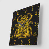 Horloge Carrée Design de guerrier de bison d'or en armure Samurai (Angle)