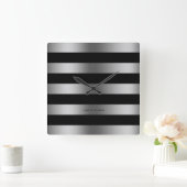 Horloge Carrée Design moderne Gris Argent Sur Arrière - plan Noir (Maison)