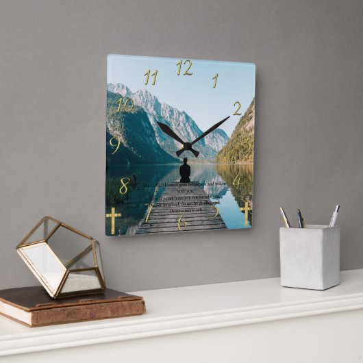 Horloge Carrée Deutéronome 31:8 assis sur le quai (Bureau)