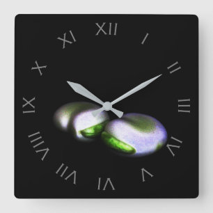 Horloge Carrée Deux gros haricots gris chiffres romains wccna