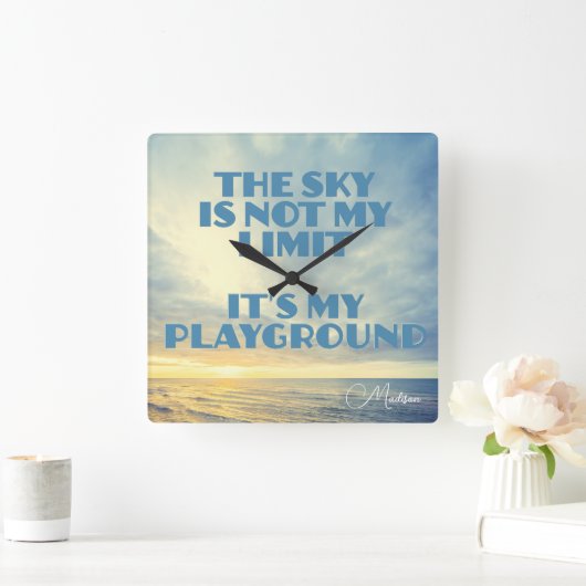 Horloge Carrée Devis Sky de nom personnalisé (Maison)