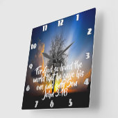 Horloge Carrée Dieu a tant aimé le monde (Angle)