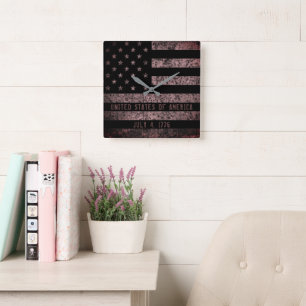 Horloge Carrée Drapeau américain vintage rose et noir Grunge