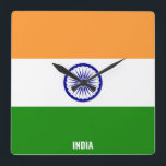 Horloge Carrée Drapeau de l'Inde Carré patriotique étincelant<br><div class="desc">Drapeau de l'Inde Horloge murale Carré patriotique étincelant dans les couleurs et les éléments du drapeau national indien couvrant l'avant de l'horloge. Les couleurs du drapeau national sont complétées par le texte "Inde" en bas. Le texte est entièrement personnalisable à l'aide de la fonction "Personnalisez-le !". N'hésitez pas à le...</div>
