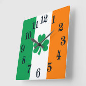 Horloge Carrée Drapeau de l'Irlande Shamrock (Angle)
