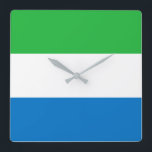 Horloge Carrée Drapeau Sierra Leone<br><div class="desc">La Sierra Léone est un tricolore horizontal. Les couleurs utilisées dans le drapeau sont le bleu,  le vert,  le blanc. La proportion de Sierra Léonais est de 2:3. Le drapeau de la Sierra Leone a été adopté en 1961.</div>