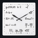 Horloge Carrée Drôle Jeu de quiz Pop Math Genius<br><div class="desc">Drôle mathématique génie horloge murale. Horloge murale simple équation mathématique. Jeu-questionnaire. Super cadeau pour votre assistant mathématique. Craie blanche avec arrière - plan de tableau. elpgeek</div>