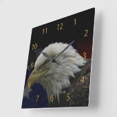 Horloge Carrée Eagle patriotique et drapeau (Angle)