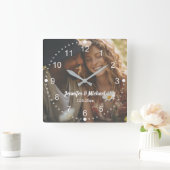 Horloge Carrée élégant moderne blanc script photo anniversaire (Maison)