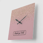 Horloge Carrée Élégant Rose Parties scintillant Nom du monogramme (Angle)