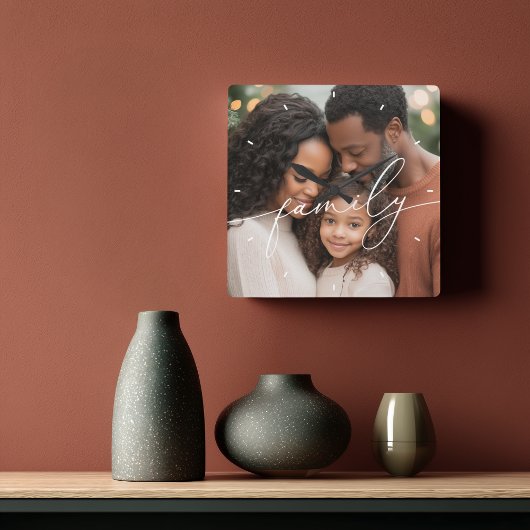 Horloge Carrée Elegant Script Overlay Family Photo