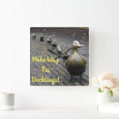 Horloge Carrée Faites Place Aux Colliers ! (Maison)