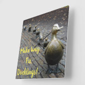 Horloge Carrée Faites Place Aux Colliers ! (Angle)