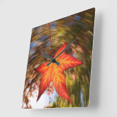 Horloge Carrée Falling Leaf de l'arbre en automne (Angle)