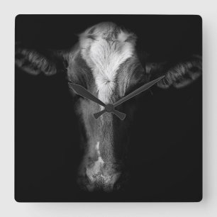 Horloge Carrée Farms   B&W Cow Head Shot