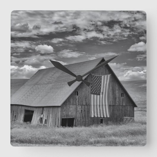Horloge Carrée Farms | BW American Flag Barn Scene (Recto)