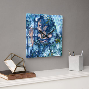 Horloge Carrée Fée de givre vue d'un hiver saphir