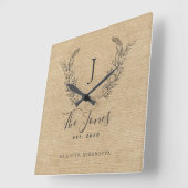 Horloge Carrée Ferme rustique monogrammée de famille élégante (Angle)