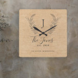 Horloge Carrée Ferme rustique monogrammée de famille élégante<br><div class="desc">Monogramme personnalisé et nom avec famille établie année et placer élégant chic ferme style beige burlap horloge murale.        Un cadeau de conservation moderne pour les mariages,  anniversaires,  ménagères,  Thanksgiving,  vacances de Noël.</div>