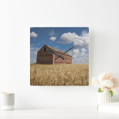 Horloge Carrée Fermes | Vielle grange rouge en champ de blé (Maison)