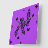 Horloge Carrée Feuille ivoire et papillon noir sur violet (Angle)