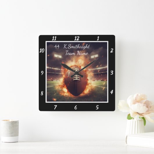 Horloge Carrée Fiery Football Theme (Maison)