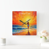 Horloge Carrée Fille coucher de soleil promenade décor des vagues (Maison)