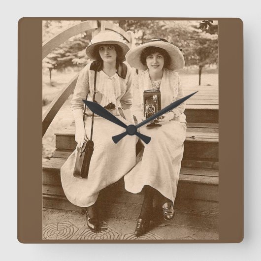 Horloge Carrée filles de caméra d'environ 1910 (Recto)
