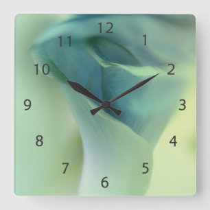 Horloge Carrée Fleur romantique dans les tons bleus