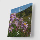 Horloge Carrée Fleurs d'aster violet au Mont Rainier (Angle)