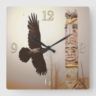Horloge Carrée Flying Raven & Totem-Pole Imaginaire Art