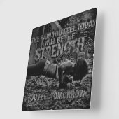 Horloge Carrée FORCE - Motivation de l'entraînement des femmes (Angle)