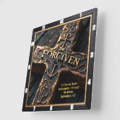 Horloge Carrée Forgiven The Cross Redemption Ornate Ephesians 1:7 (Angle)