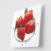 Horloge Carrée Fraises et crème (Angle)