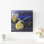 Horloge Carrée Freesia jaune blanc (Maison)